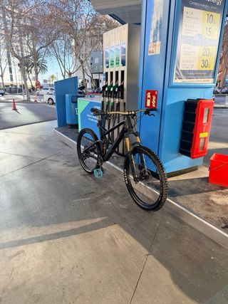 Bicicleta Enduro Cube Carbono