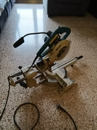 Ingletadora Makita LS0714F