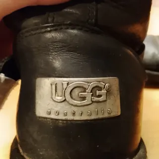 Botas UGG Negras con Hebillas