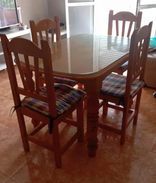 Mesa y 4 Sillas Comedor Madera y Cristal