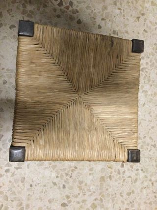 Banqueta de madera y anea