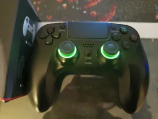 Controller wireless per PlayStation 4