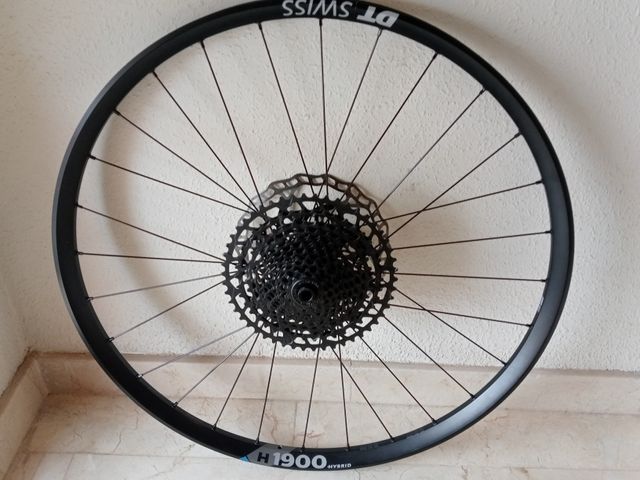 llanta DT Swiss H 1900 27.5 x 30, trasera nueva hd