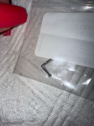 Piercing chiodino curvo in titanio con brillantino