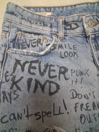 Shorts vaqueros Bershka con estampado