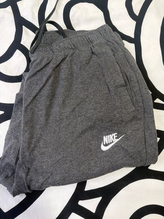 Pantalón chándal Nike gris