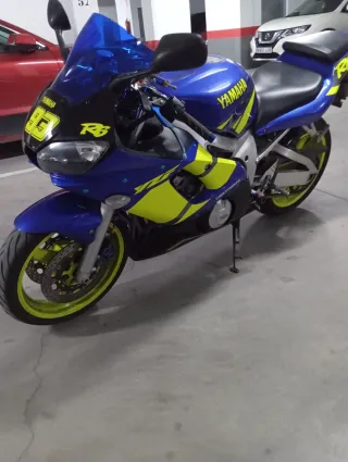Yamaha R6 2002 Azul y Amarillo