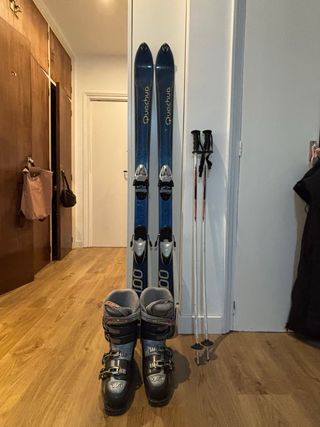Esquís, y bastones Quechua + botas Nordica