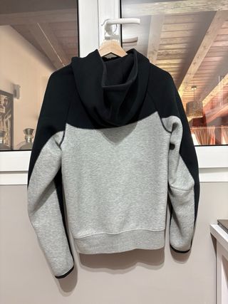 Sudadera Nike Tech Fleece Negra y Gris