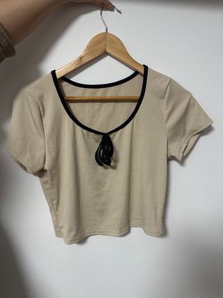 Top beige con cordones
