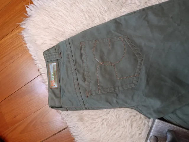 Pantalón verde con bordado paisley