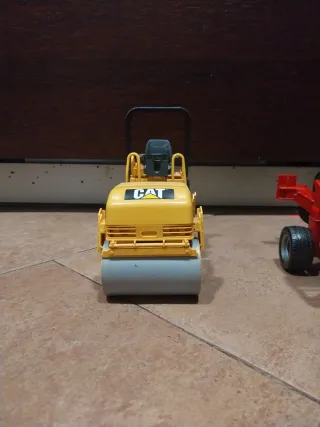 Set di giocattoli per bambini con tema trattori e macchinari agricoli