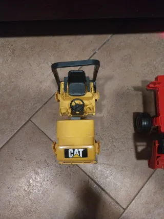 Set di giocattoli per bambini con tema trattori e macchinari agricoli