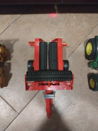 Set di giocattoli per bambini con tema trattori e macchinari agricoli