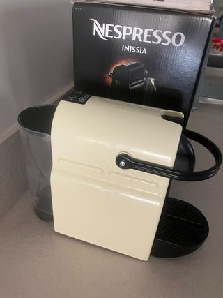 Cafetera Nespresso Inissia Blanca