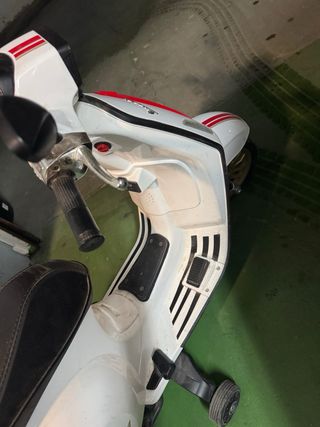Vespa Eléctrica Niños Roja y Blanca