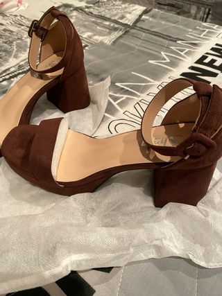 Sandalias tacón marrón