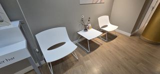 Mostrador de recepción blanco