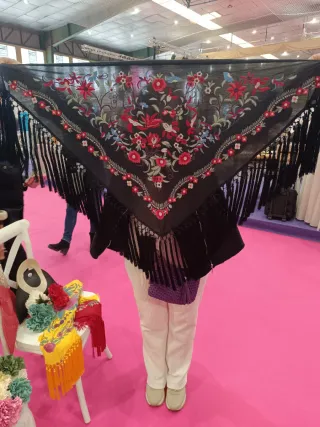 Mantoncillo bordado flores