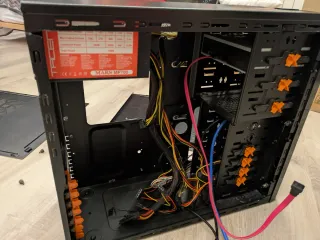 Caja PC xigmatek con extras