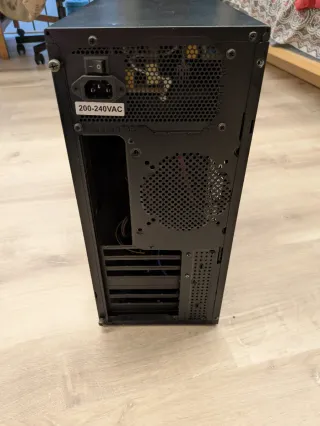 Caja PC xigmatek con extras