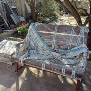 Mueble vitrina madera y cristal