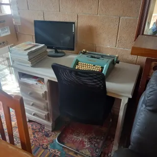 Mueble vitrina madera y cristal