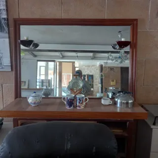 Mueble vitrina madera y cristal