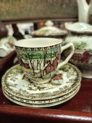 Vajilla Johnson Bros The Friendly Village