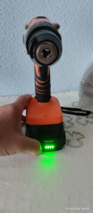 Taladro percutor a batería 21V
