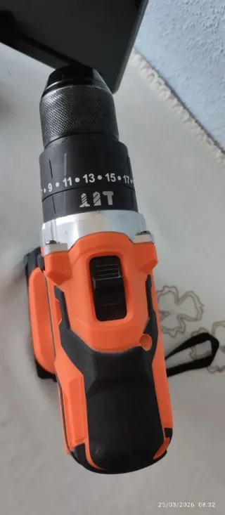 Taladro percutor a batería 21V