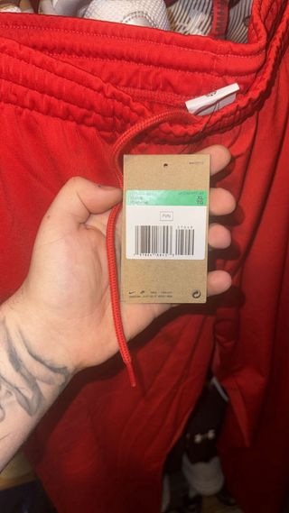 Conjunto deportivo Nike rojo y negro