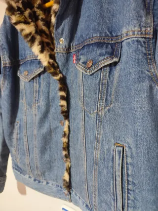 Chaqueta Levi's vaquera forro leopardo