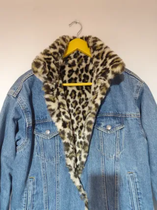 Chaqueta Levi's vaquera forro leopardo
