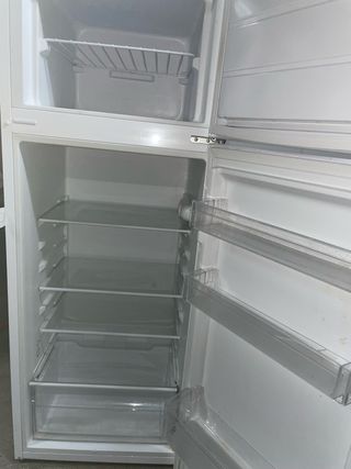 Nevera blanca con congelador
