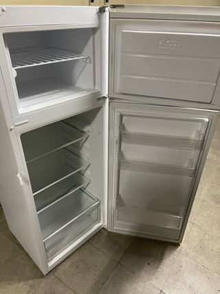 Nevera blanca con congelador