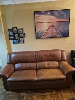 Sofá de cuero marrón