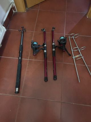 Cajas de señuelos de pesca, aparejos y cañas