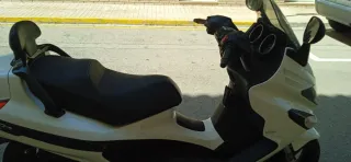 Piaggio Maxi Scooter Blanca