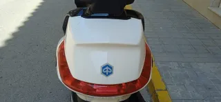 Piaggio Maxi Scooter Blanca