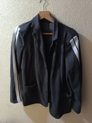 Americana gris con rayas