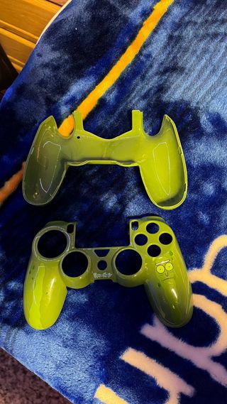 Funda PS4 Rick y Morty en color verde