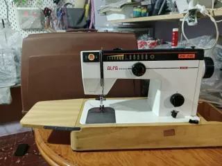 Máquina de coser Alfa3249 + maletín y motor estern