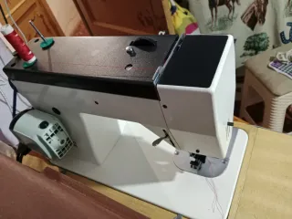 Máquina de coser Alfa3249 + maletín y motor estern