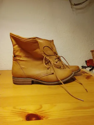 Botines marrones con cordones