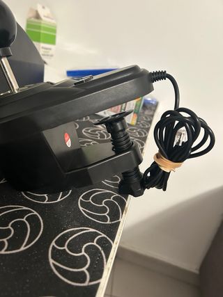 Volante Krom Wheel Pro, marchas y pedales.