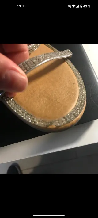 Sandalias plateadas con pedrería