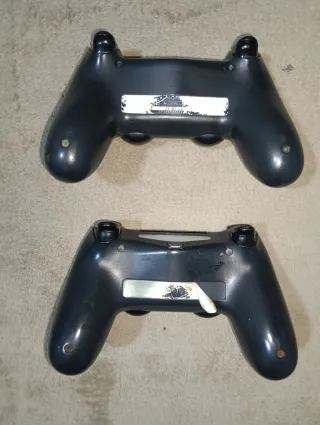 PS4 (PlayStation 4) Negra + 2 Mandos