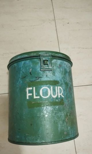 2 latas antiguas por 15 euros