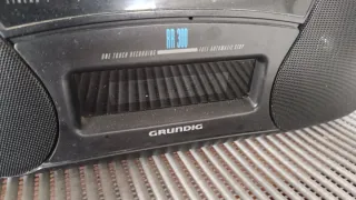 Radio Cassette Grundig RR 300 Negra...7 EUROS
